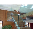 Стеклянные лестницы и самонесущие перила из стекла