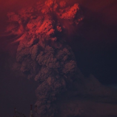 10 самых красивых фотографий извергающегося вулкана Кальбуко в Чили